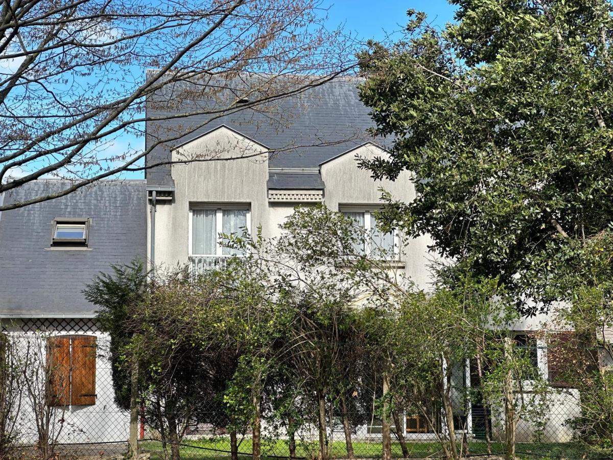 Maison De Longde-Appartement Avec 2 Chambres Villejuif Exteriör bild